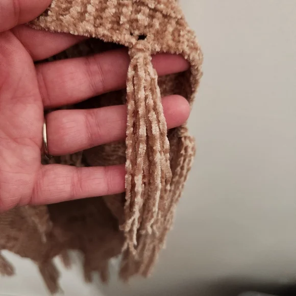 LuLaRoe One Size Chenille Button Front Shawl Tan Fringe Tassel Wrap Poncho - Picture 9 of 9